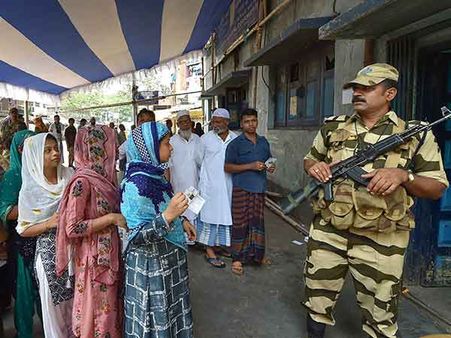 கொல்கத்தா.. ஒரே ஒரு வாக்குச்சாவடியில் மட்டும் நாளை மறுவாக்கு பதிவு