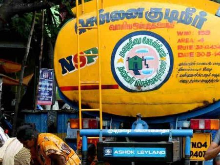 தலைசுற்ற வைக்கும் தண்ணீர் விலை.. அரசு நடவடிக்கை எடுக்குமா.? பரிதவிக்கும் சென்னை வாசிகள்