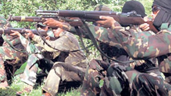 ஜார்கண்ட்டில் மாவோயிஸ்ட்டுகள் வெறியாட்டம்.. மார்க்கெட்டில் துப்பாக்கிச்சூடு.. 5 போலீஸ்காரர்கள் பலி