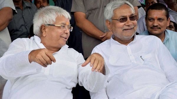 பீகாரில் சட்டென மாறிய அரசியல் வானிலை.. நிதிஷ்குமாருடன் கை கோர்க்க லாலு கட்சி ரெடி!