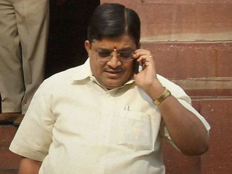 ராஜ்யசபா சீட் ப்ளஸ் மத்திய அமைச்சர் பதவி... ஆர்.எஸ்.எஸ்.லாபியில் மைத்ரேயன் மும்முரம்!