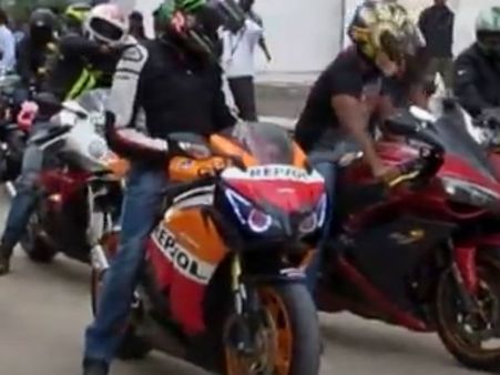 மெரினா சாலையில் பைக் சாகசம்... 21 பேரை துரத்திச் சென்று பிடித்தனர் போலீசார்