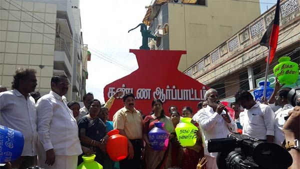 குடிநீருக்காக.. சென்னையை அதிர வைத்த திமுக போராட்டம்.. கனிமொழி, தயாநிதிமாறன் களத்தில் குதித்தனர்