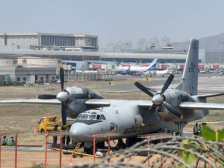 இந்திய விமானப் படை விமானத்தில் பயணித்த 13 பேரின் கதி என்ன? தொடரும் தேடுதல் நடவடிக்கை