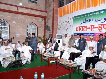 இப்தார் விருந்தால் பாஜக கூட்டணிக்குள் உரசல்? மத்திய அமைச்சர் கிரிராஜ் சிங்கை விளாசிய நிதிஷ் குமார்