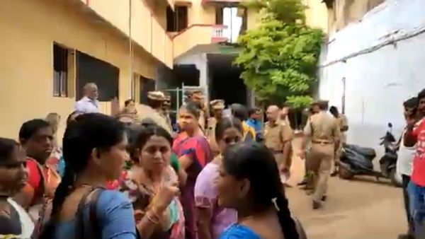 மதுரையில்.. 150 ஆண்டு பழமையான பள்ளிக் கூடத்தின் கட்டடம் இடிந்தது.. 3 மாணவர்கள் காயம்