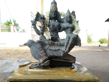 ஆயுள் அதிகரிக்கும் பாதாள சொர்ணசனீஸ்வரர்... கல்வி வளம் தரும் லட்சுமி வராஹர்