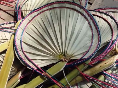 குறையாத வெயிலின் உக்கிரம்.. அறிவிக்கப்படாத மின்வெட்டு.. பனை ஓலை விசிறிகளுக்கு அமோக வரவேற்பு