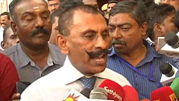 வழக்கு விசாரணையில் அமைச்சர், டிஜிபி தலையிடுகிறார்கள்.. பொன் மாணிக்கவேல் நீதிமன்றத்தில் புகார்