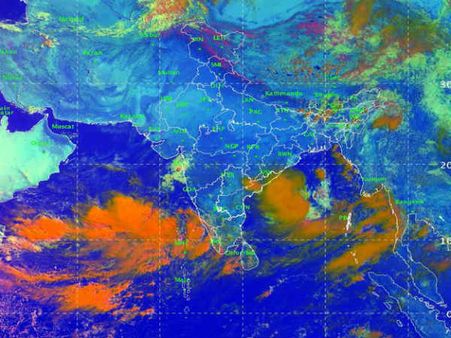 சூடு பிடிக்கும் பருவ மழை.. அரபிக் கடலில் வீசப் போகிறது புயல்.. பலத்த மழைக்கு வாய்ப்பு!