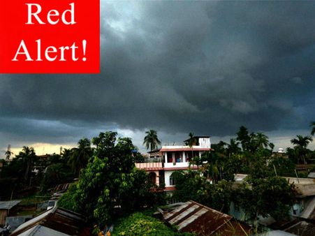 பெரும் எதிர்பார்ப்புக்கிடையே கேரளாவில் தொடங்கியது பருவமழை.. 4 மாவட்டங்களுக்கு ரெட் அலர்ட்!