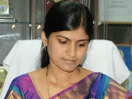 மாத்தாதீங்க மாத்தாதீங்க.. ரோகிணிதான் எங்களுக்கு வேண்டும்.. கிளம்பியது டிவீட்டுகள்!