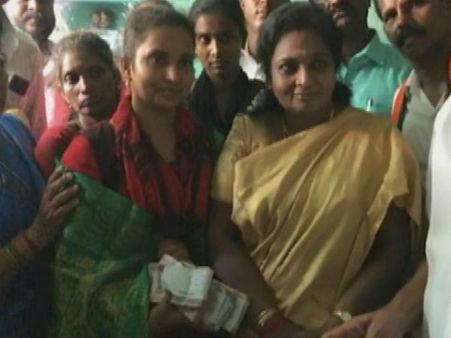 நீட் தேர்வை மாணவர்களிடமே விட்டுவிடுங்கள்.. எதிர்க்கட்சிகளுக்கு தமிழிசை அறிவுரை