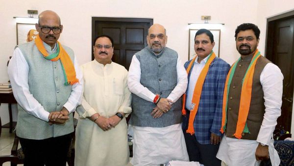 ‘ஆந்திரா மல்லையாக்களை’ வளைத்துப் போட்ட பாஜக... 2 எம்.பிக்கள் ரெய்டுகளில் சிக்கியவர்கள்!