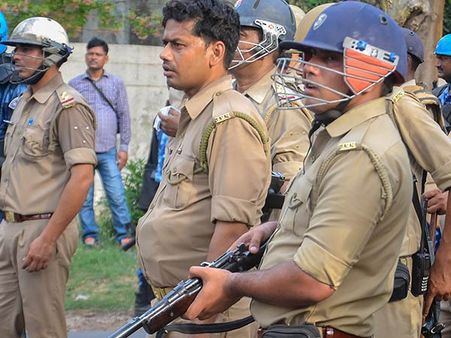 மத்திய அமைச்சர் ஸ்மிருதி இரானியின் உதவியாளர் கொலை வழக்கு.. முக்கிய நபரை சுட்டுப் பிடித்த போலிஸ்