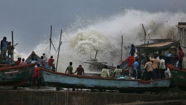 வாயு புயல் குஜராத்தை தாக்காது.. ஒரு நாள் இரவில் மாறிய வானிலை.. ஆனால்