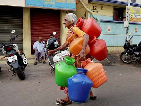 சென்னையை உலுக்கும் தண்ணீர் பஞ்சம்.. சமாளிக்க முடியாமல் வாடகையை உயர்த்தும் ஹவுஸ் ஓனர்கள்!