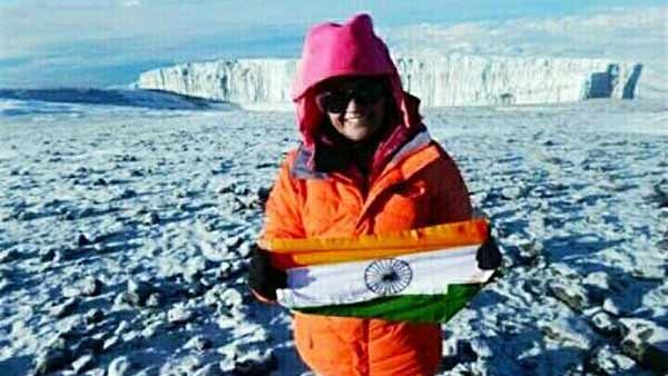முயற்சி செய்தால் சமயத்துல முதுகு தாங்கும் இமயத்தையே.. சாதித்துக் காட்டிய இந்திய வீராங்கனை!