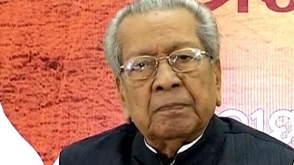 புது ஆளுநர் வந்தாச்சு.. பதவியேற்க ராஜ்பவன்தான் இல்லை.. புதிய சிக்கலில் ஆந்திரா!