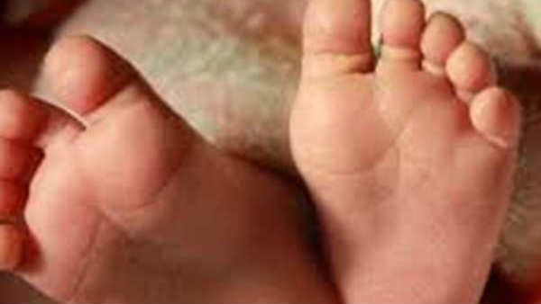 பொண்ணு பொறந்துக்கு... வாட்ஸ்அப்பில் டிபி வைத்த அம்மா - ஓடி வந்த 3 அப்பாக்கள்