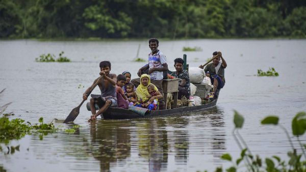 பிரம்மபுத்திரா நதியில் வரலாறு காணாத வெள்ளம்.. செய்வதறியாமல் 15 லட்சம் பேர் அஸ்ஸாமில் தவிப்பு