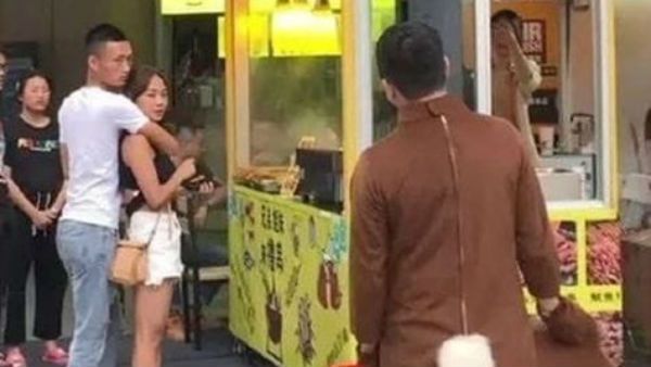 சீனா டூ ஜப்பான் 2400 கிலோமீட்டர் பயணம்... காதலியை பார்க்க கரடி வேடம் - காதலனுக்கு ஏற்பட்ட அதிர்ச்சி