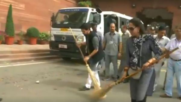 பார்த்து மேடம்.. மெதுவா பெருக்குங்க.. குப்பைக்கு வலிக்கப் போகுது.. வைரலாகும் ஹேமமாலினி!