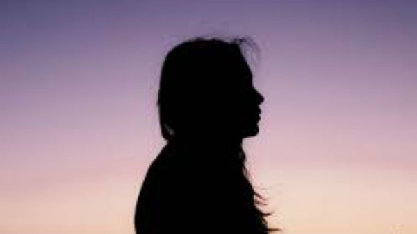 கிளி ஜோசியர் செக்ஸ் தொல்லை.. 5 குழந்தைகளை தவிக்க விட்டு விட்டு.. தூக்கில் தொங்கிய பெண்!