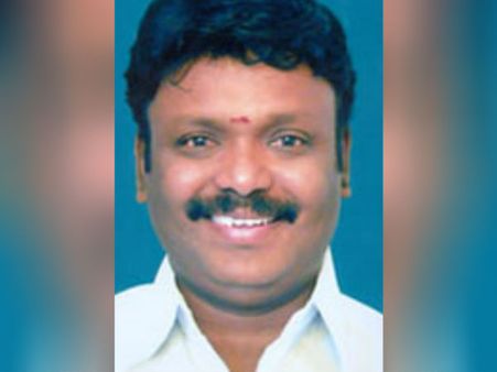 தினகரனை பதற வைத்த இசக்கி சுப்பையா.. வரும் 6-ம் தேதி அதிமுகவில் இணைகிறார்!