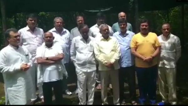 உச்சநீதிமன்ற தீர்ப்பை மதிக்கிறோம்.. ஒற்றுமையாக இருக்கிறோம்.. கர்நாடக அதிருப்தி எம்எல்ஏ-க்கள் கோரஸ்