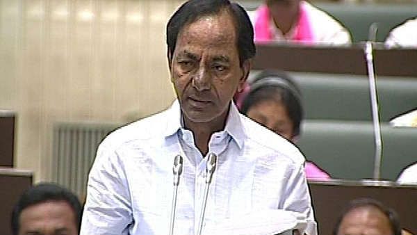 உங்க கிராமத்துக்கு செய்யணும்னா உங்க பணத்துல செய்யுங்க - தெலுங்கானா முதல்வருக்கு எதிர்ப்பு