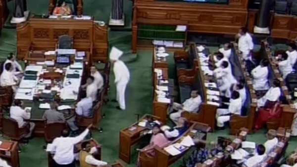 ஒன்றுபட்டால் உண்டு வாழ்வு... தபால்துறை தேர்வை ரத்து செய்ய வைத்த தமிழக எம்.பிக்கள்!