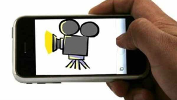 அடுத்தவன் மனைவி குளிப்பதை வீடியோ எடுத்த டாக்ஸி டிரைவர்... போலீஸ் ஸ்டேசனில் செம கவனிப்பு