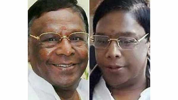 ஆஹான்.. யாரு இவரு.. நம்ம புதுவை முதல்வர் நாராயணசாமியா இது.. அப்படியே சும்மா கும்முனு இருக்காரே!