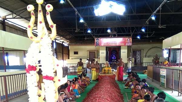 ஆடி அமாவாசை: ஆயிரம் கிலோ மிளகாய் வற்றலால் பிரத்யங்கிராதேவிக்கு நிகும்பலா யாகம்