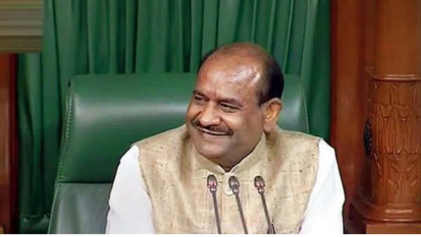 '2 அடி நடந்தா கேலரிக்கு போயிடலாம்