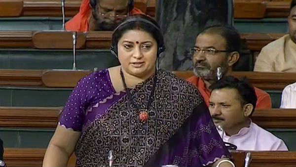 அசிங்கமா பேசிட்டு.. எஸ்கேப் ஆக முடியாது.. மன்னிப்பு கேளுங்கள்.. லோக்சபாவில் ஸ்மிரிதி இராணி பகீர்!