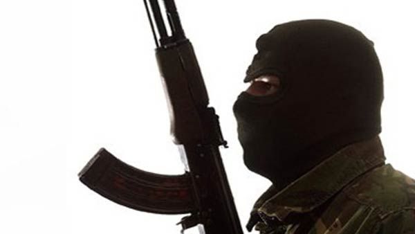 லாகூர் விமான நிலையத்தில் திடீர் துப்பாக்கிச் சூடு.. 2 பேர் பலி.. மர்ம நபரால் பெரும் பரபரப்பு