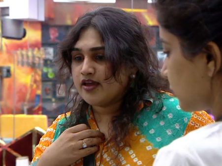 பிக் பாஸ் 3:சுற்றி வளைத்த போலீஸ்.. நெருக்கடியில் மீரா, வனிதா.. வெளியேறும் 3 போட்டியாளர்கள்?