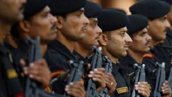 வி.ஐ.பி.க்களுக்கு பாதுகாப்பு பணி..1,300 'கமாண்டோ' படை வீரர்கள் வாபஸ்.. மத்திய அரசு அதிரடி