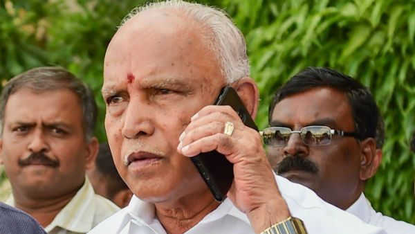 கர்நாடக அரசியல் குழப்பத்தின் பின்னணியில் இருப்பது எடியூரப்பா இல்லை.. யாருன்னு தெரிந்தால் ஷாக்தான்!