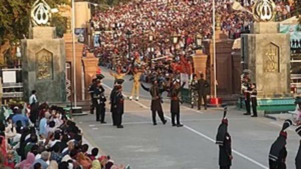 பாக். சுதந்திர தினம்: வாகா எல்லையில் இனிப்பு பரிமாற்றம் இல்லை