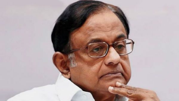 ப சிதம்பரத்துக்கு எதிராக அமலாக்கத்துறை லுக்அவுட்நோட்டீஸ்.. வெளிநாட்டுக்கு போக முடியாது.. !