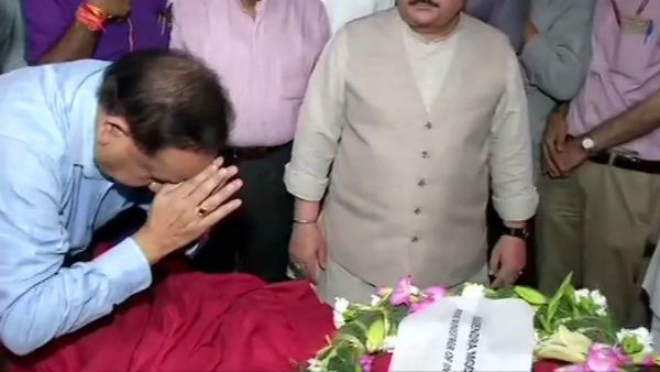 அருண் ஜெட்லி உடலுக்கு நாளை காலை பாஜக அலுவலகத்தில் அஞ்சலி.. மாலை தகனம்