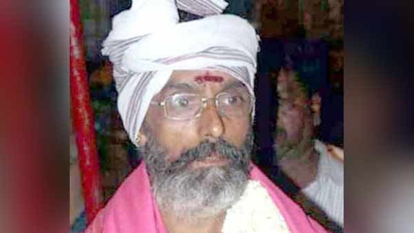 திருவாரூரில் பரபரப்பு.. தேரில் இருந்து தவறி விழுந்து குருக்கள் மரணம்.. திருவிழாவில் சோகம்