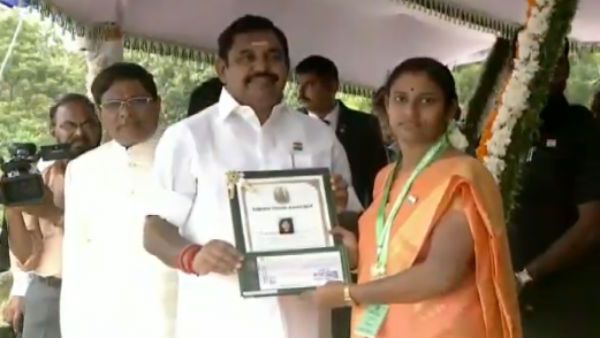 தேசத்துக்கு பெருமை சேர்த்தோர் இவர்கள்தான்.. முதல்வர் பழனிச்சாமியிடம் விருது பெற்றவர்கள் விவரம்