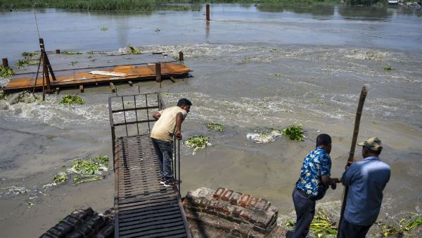 டெல்லியில் வரலாறு காணாத வெள்ளம்.. உத்தரகாண்டில் மேகவெடிப்பு... பேய் மழைக்கு 38 பேர் சாவு