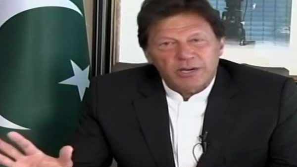 இம்ரான் கான் போருக்கு ரெடி என்கிறார்.. வெளியுறவு அமைச்சரோ பேசலாம்னு சொல்றார்.. பாக். டபுள் ஆக்ட்!