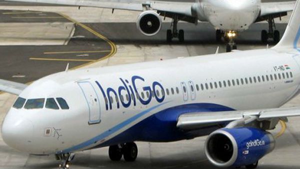 தரையிறங்கும் கடைசி நொடியில் ஏற்பட்ட பிரச்சனை.. அசால்ட்டாக திரும்பிய விமானம்.. சென்னையில் பகீர்!