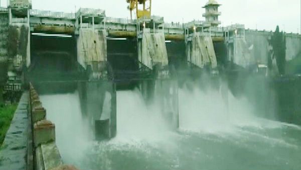 கபினியிலிருந்து வெளியேறும் தண்ணீர் பல மடங்கு அதிகரிப்பு.. காவிரி கரையோர மக்களுக்கு எச்சரிக்கை